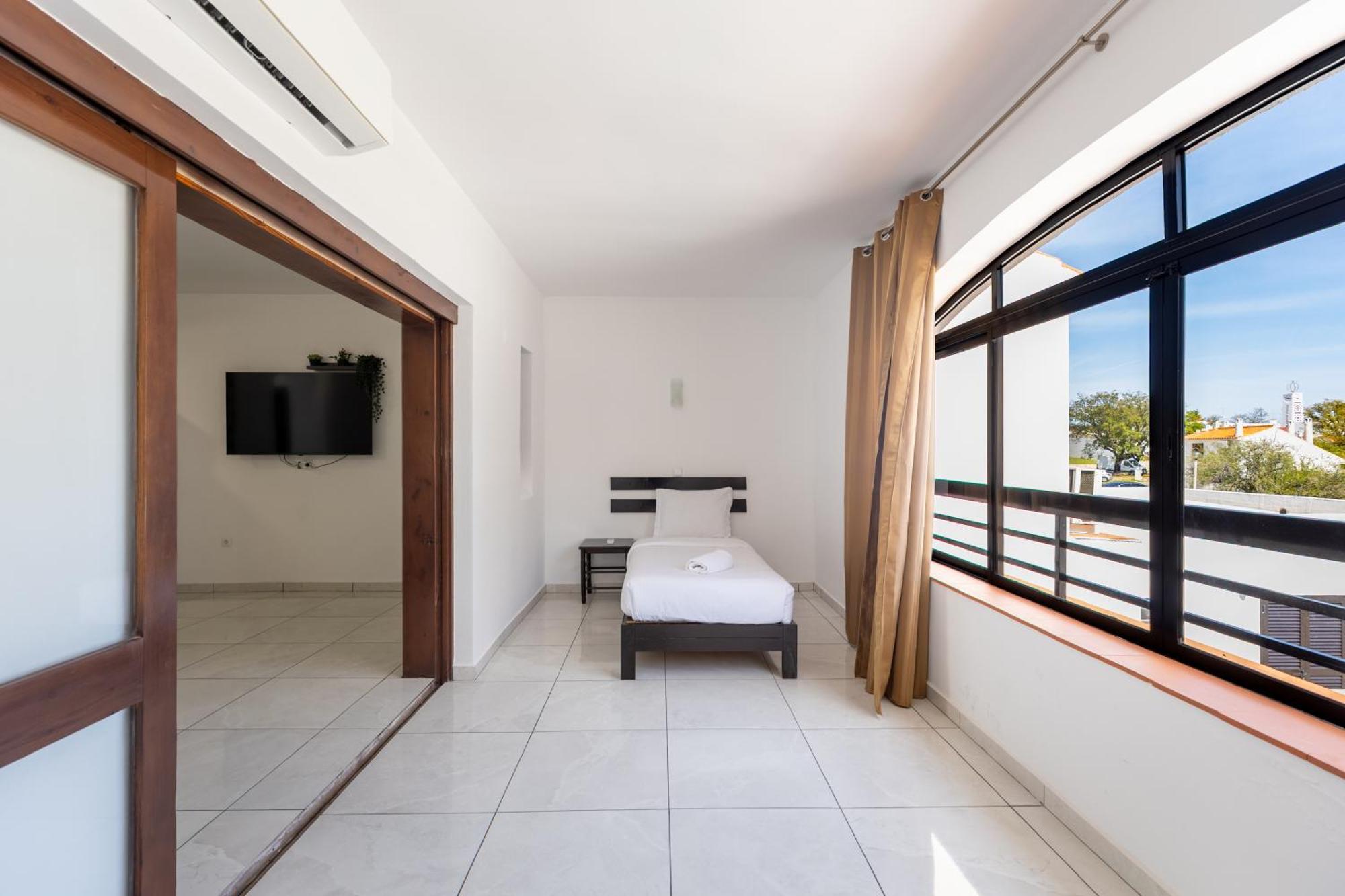 Magna Oura Hotel Albufeira Exterior photo